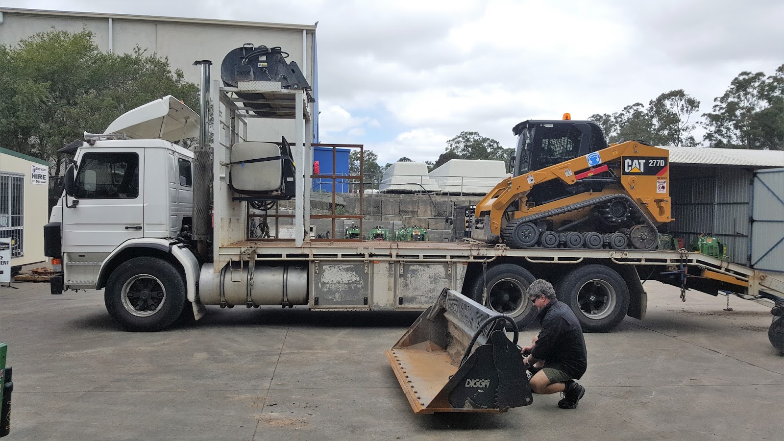 4 in 1 bucket Savic Plant Hire